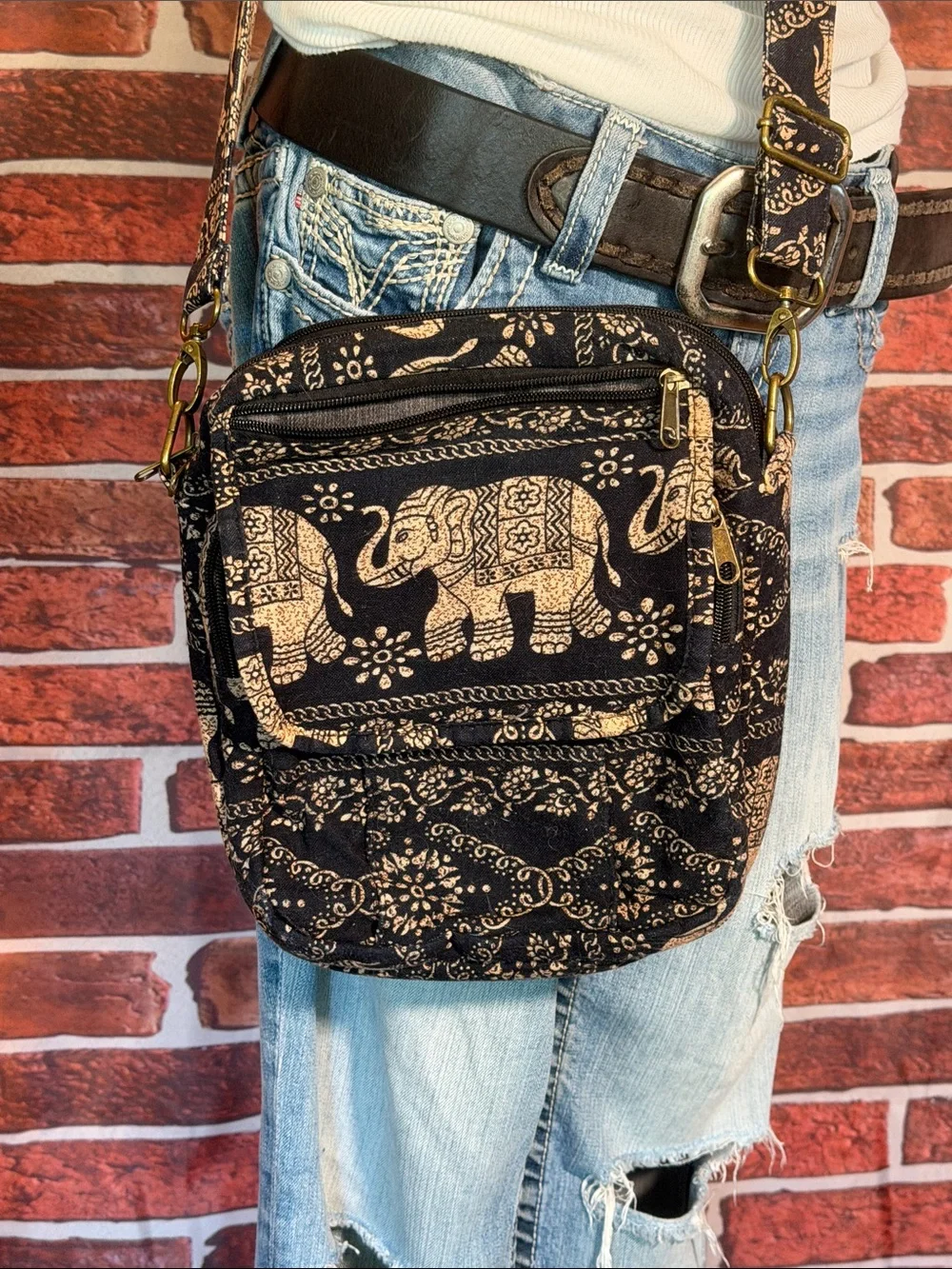 👜 Vintage Elephant Print Crossbody Bag Black Tan Boho Festival Purse — OS / J